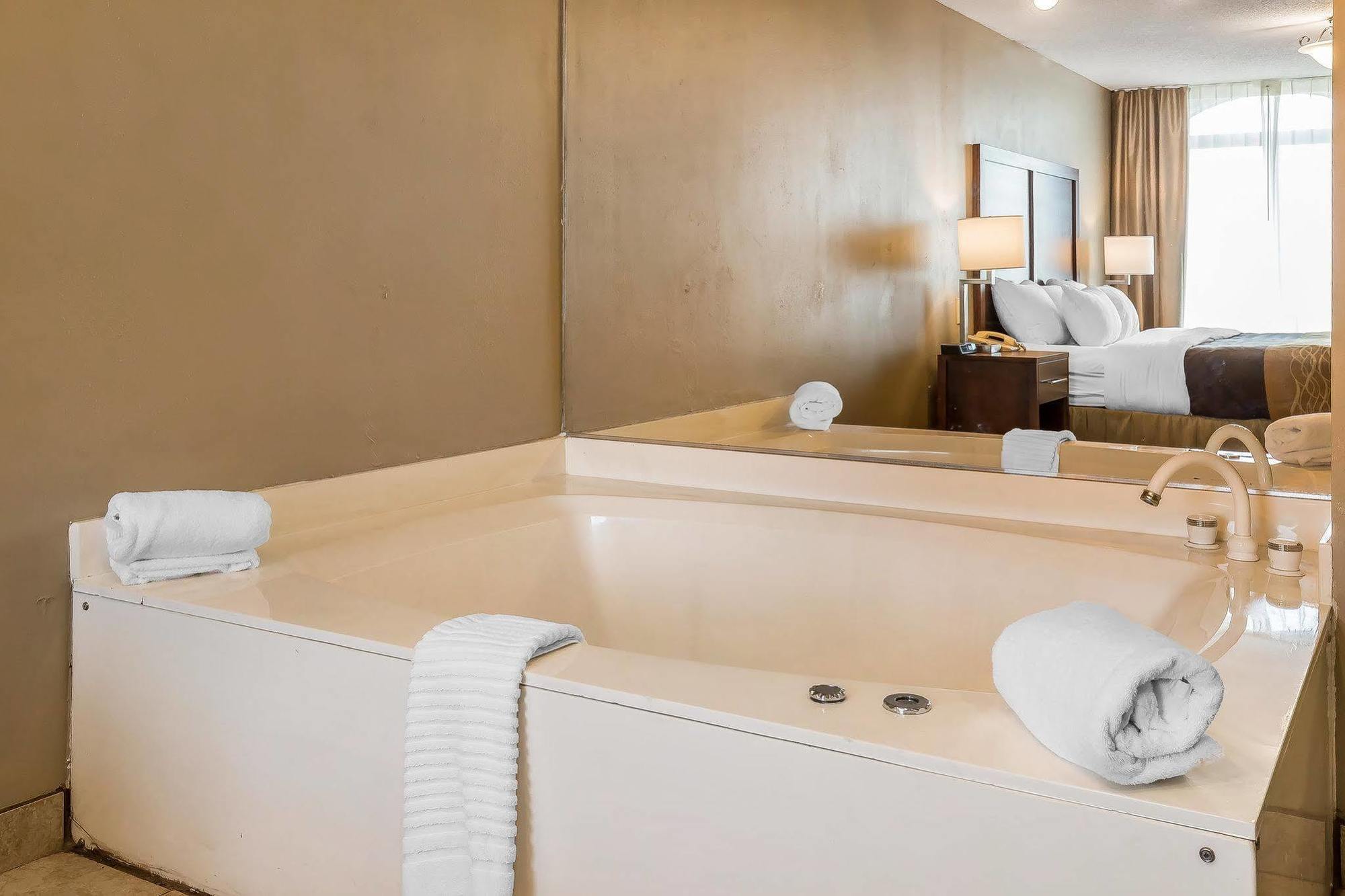 Comfort Inn & Suites Mishawaka-Σάουθ Μπεντ Εξωτερικό φωτογραφία